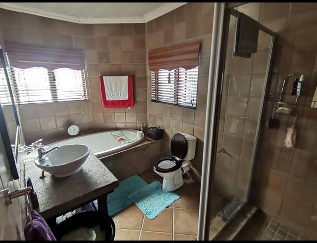 4 BEDROOM TOWNHOUSE FOR SALE IN EMFULENI GOLF ESTATE